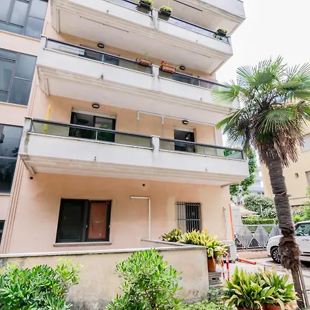 Appartement Guesthost - Seaside Sanctuary With Balcony And Parking Rimini