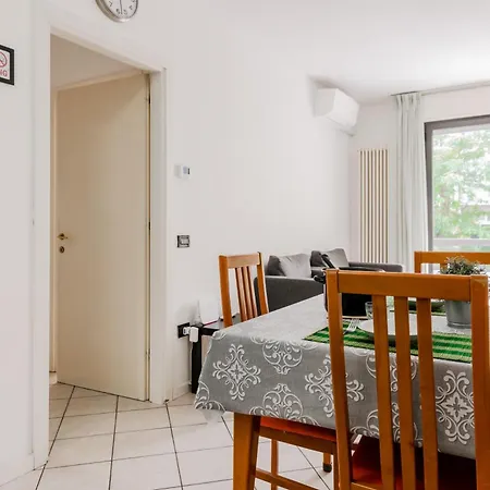 Guesthost - Seaside Sanctuary With Balcony And Parking * Rimini