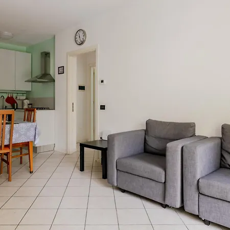 Appartement Guesthost - Seaside Sanctuary With Balcony And Parking *