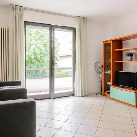 Guesthost - Seaside Sanctuary With Balcony And Parking * Rimini