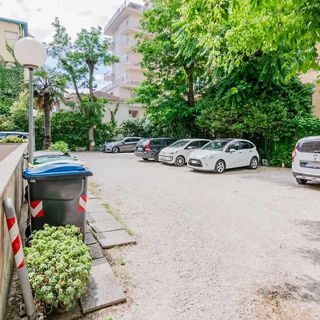 Appartement Guesthost - Seaside Sanctuary With Balcony And Parking *
